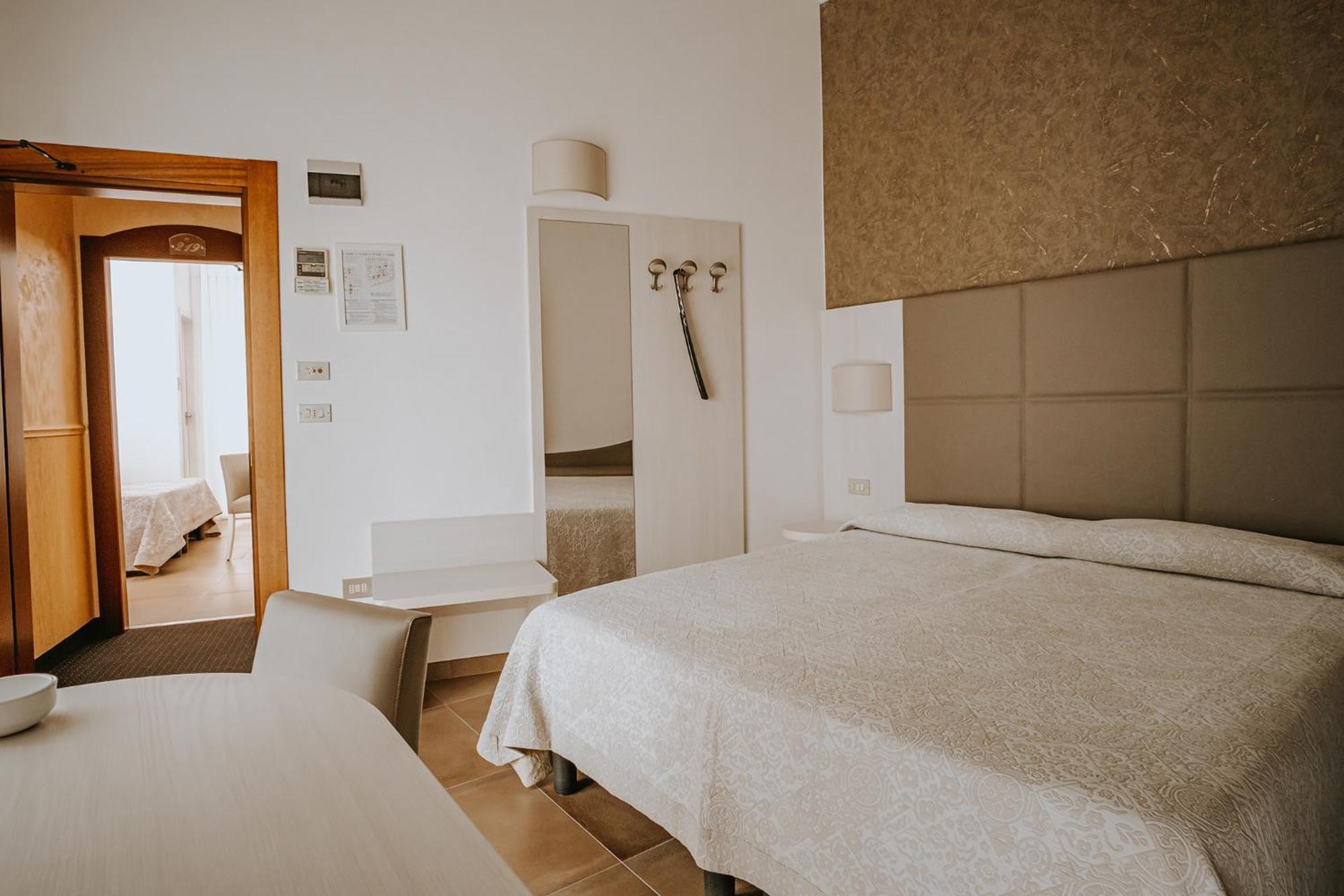 רימיני Hotel Gabriella מראה חיצוני תמונה