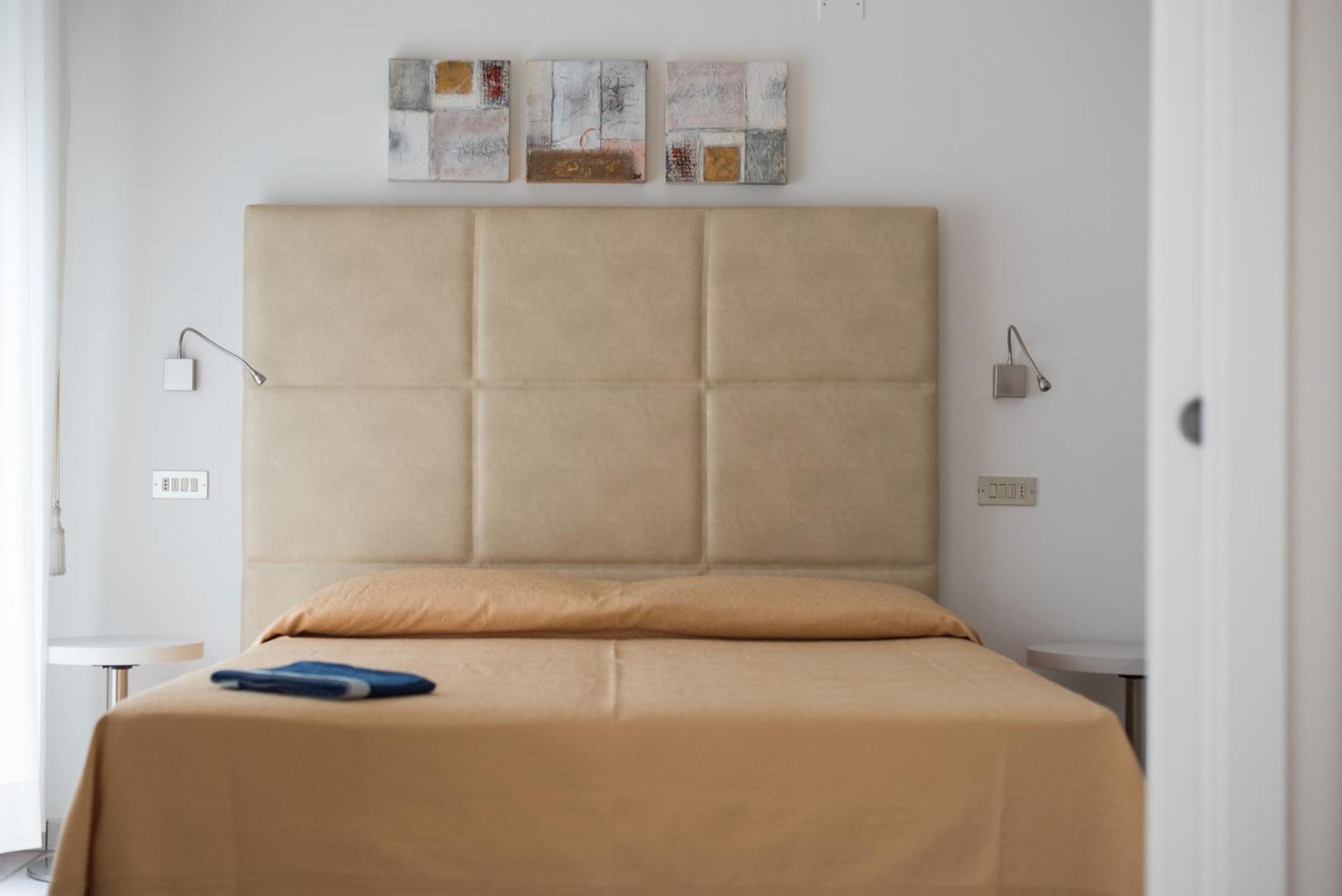 רימיני Hotel Gabriella מראה חיצוני תמונה